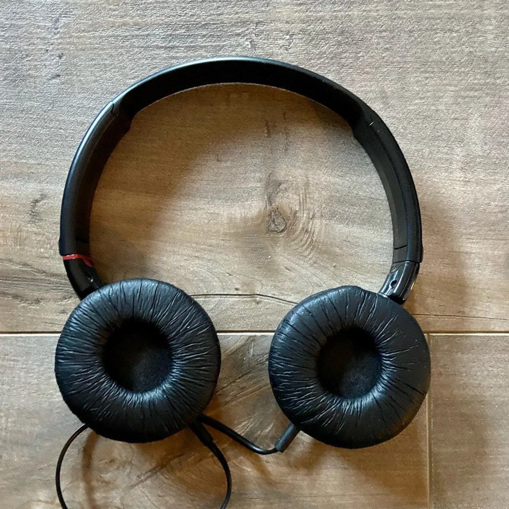 Sony MDRZX100 Headphones (Black)